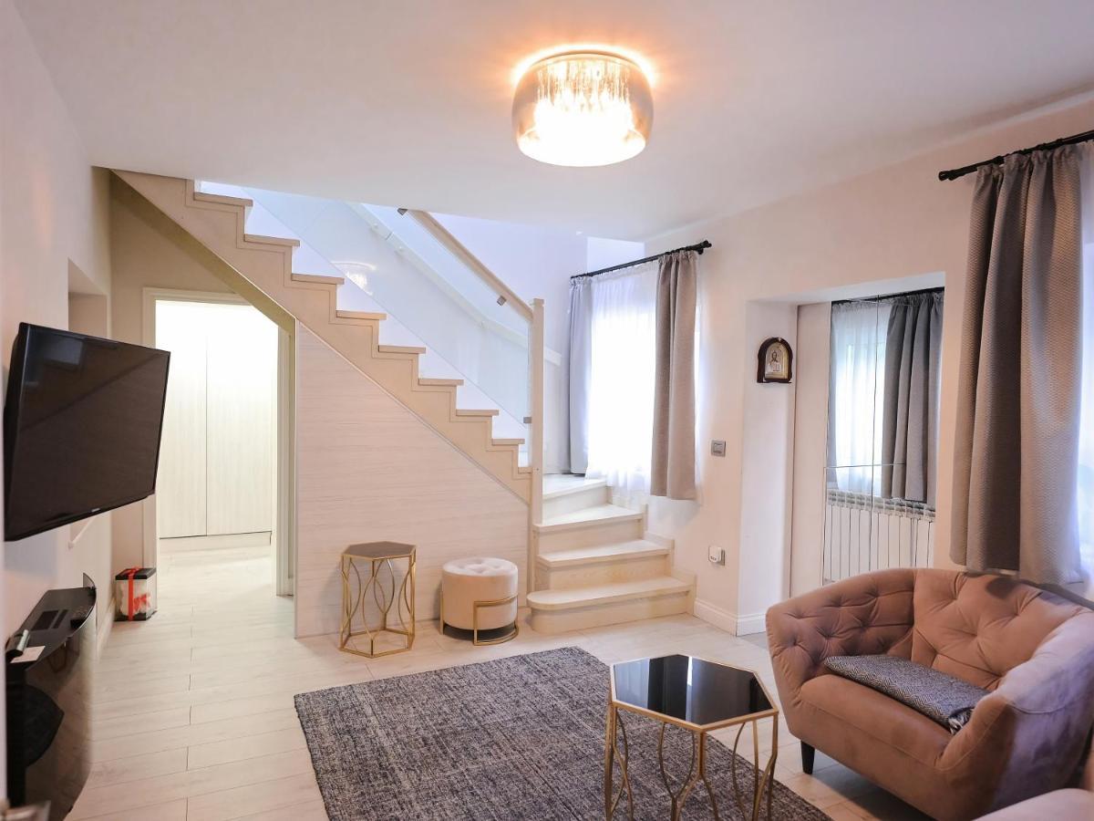 Ase Premium House Villa Suceava Bagian luar foto