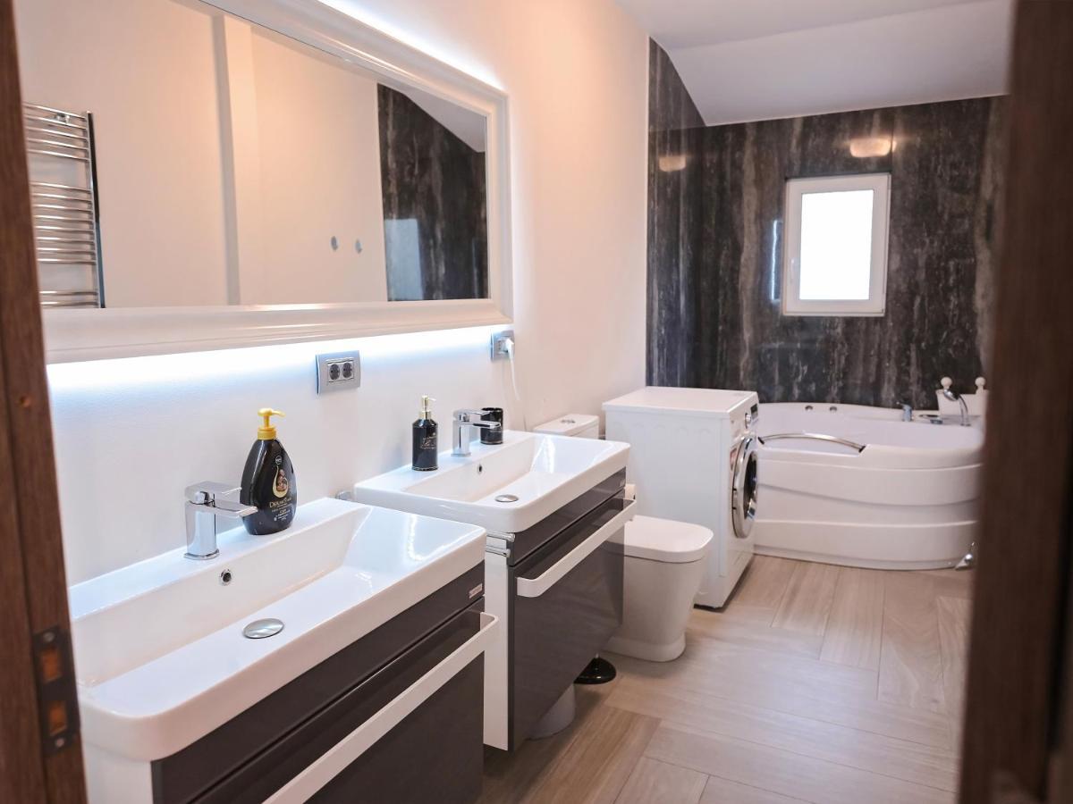 Ase Premium House Villa Suceava Bagian luar foto